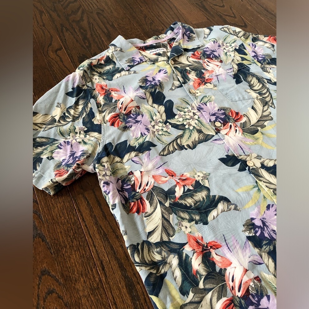 Tommy Bahama Men’s 100% Silk Tropical Jacquard Short-Sleeve Collared Button-Down - Picture 2 of 12